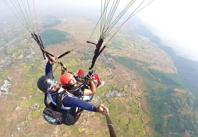 paraglyding with fly sahyadri